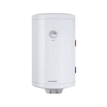 Kombinovaný bojler napojený na topný systém v technické místnosti rodinného domu